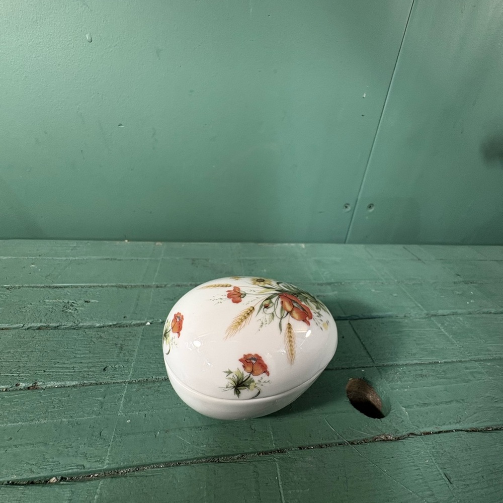 Lefton Egg Shaped Trinket Dish With Floral Motif - Picture 3 of 10
